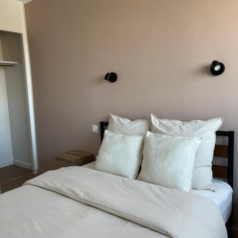 Bright apartment with panoramic views Dijon - Two-Bedroom Apartment - 1