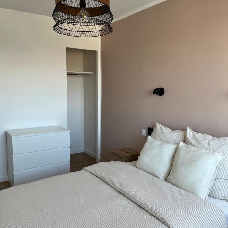 Bright apartment with panoramic views Dijon - Two-Bedroom Apartment - 5