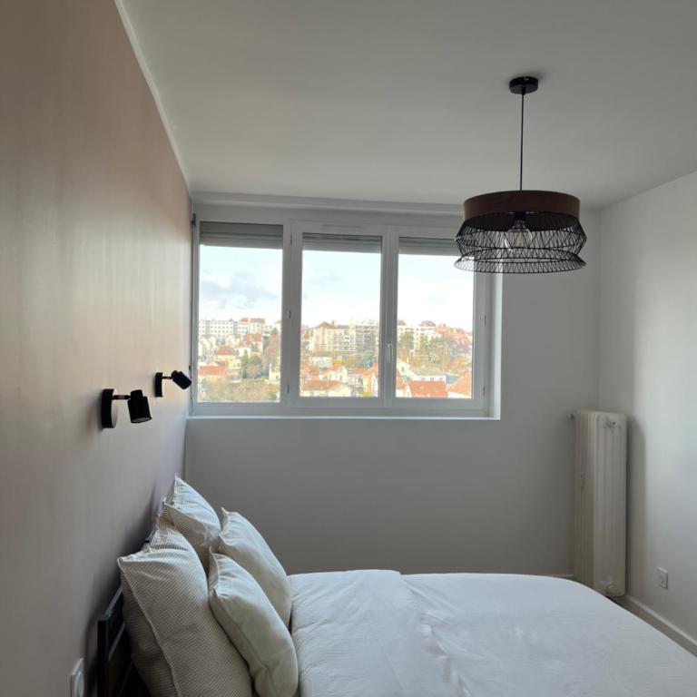 Bright apartment with panoramic views Dijon - Two-Bedroom Apartment - 18