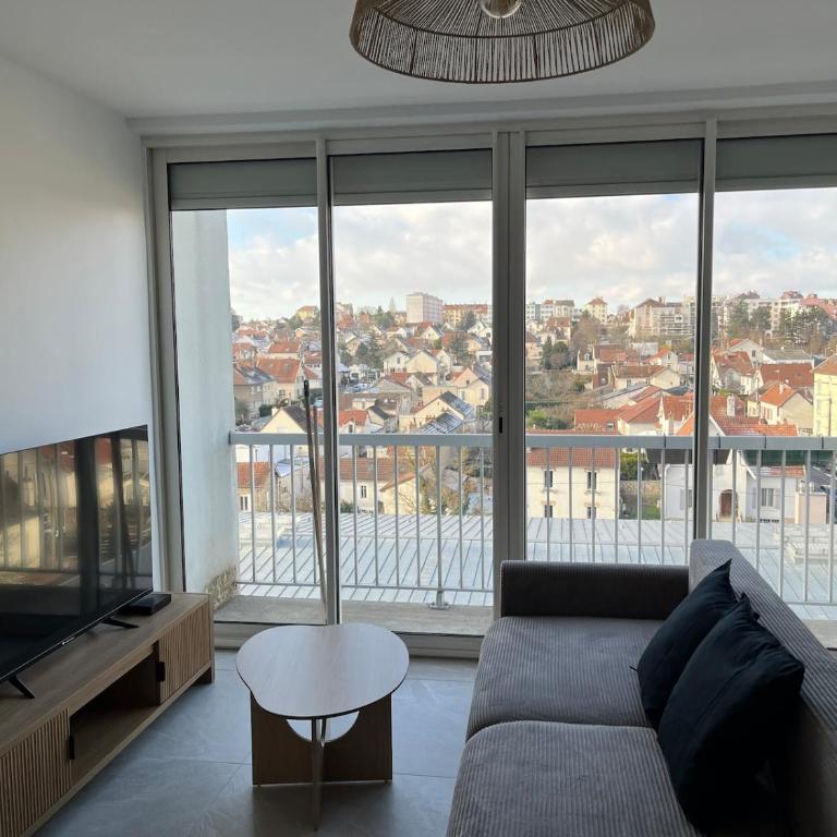 Bright apartment with panoramic views Dijon - Two-Bedroom Apartment - 78