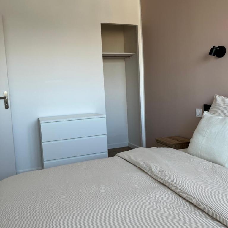 Bright apartment with panoramic views Dijon - Two-Bedroom Apartment - 80