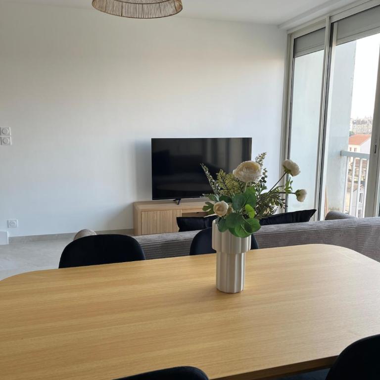 Bright apartment with panoramic views Dijon - Two-Bedroom Apartment - 92