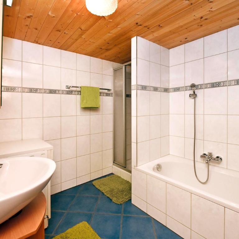 Ferienhof Steurer - Apartment mit Badewanne - 8