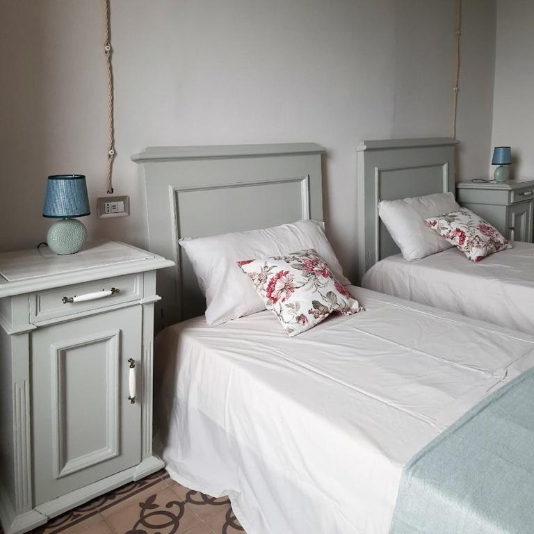 Villa Oreste, 4 bedroom period villa with view - Four-Bedroom House - 4