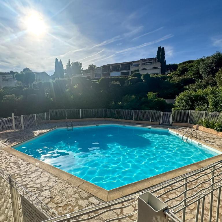 Studio vue mer panoramique, accès plage, piscine - Apartment with Sea View - 7