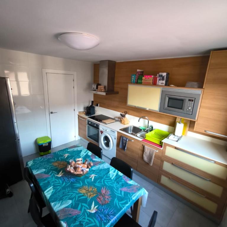 Apartamento Turístico Marcelo Celayeta AT Cerca del Centro - Three-Bedroom Apartment - 44