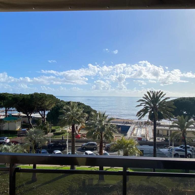 Studio with seafront terrace - Studio - 31