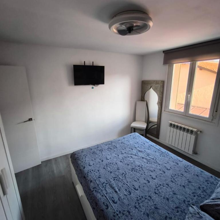 Apartamento Turístico Marcelo Celayeta AT Cerca del Centro - Three-Bedroom Apartment - 52