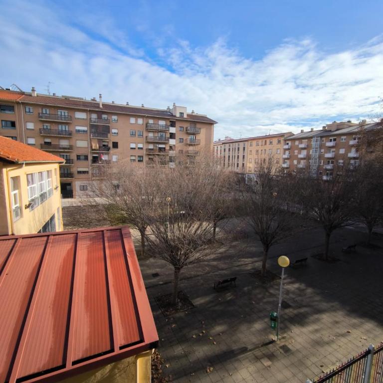 Apartamento Turístico Marcelo Celayeta AT Cerca del Centro - Three-Bedroom Apartment - 60