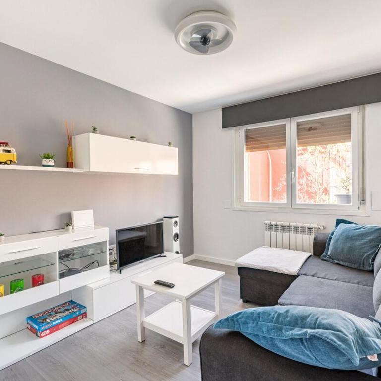 Apartamento Turístico Marcelo Celayeta AT Cerca del Centro - Three-Bedroom Apartment - 35