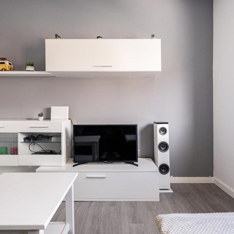Apartamento Turístico Marcelo Celayeta AT Cerca del Centro - Three-Bedroom Apartment - 33