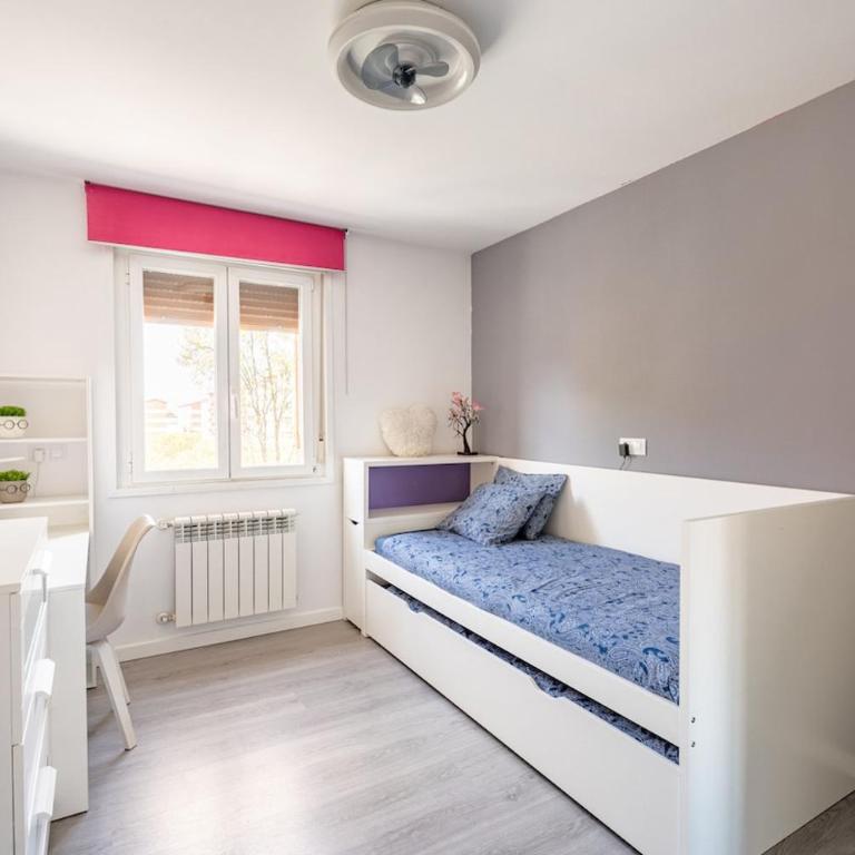 Apartamento Turístico Marcelo Celayeta AT Cerca del Centro - Three-Bedroom Apartment - 26