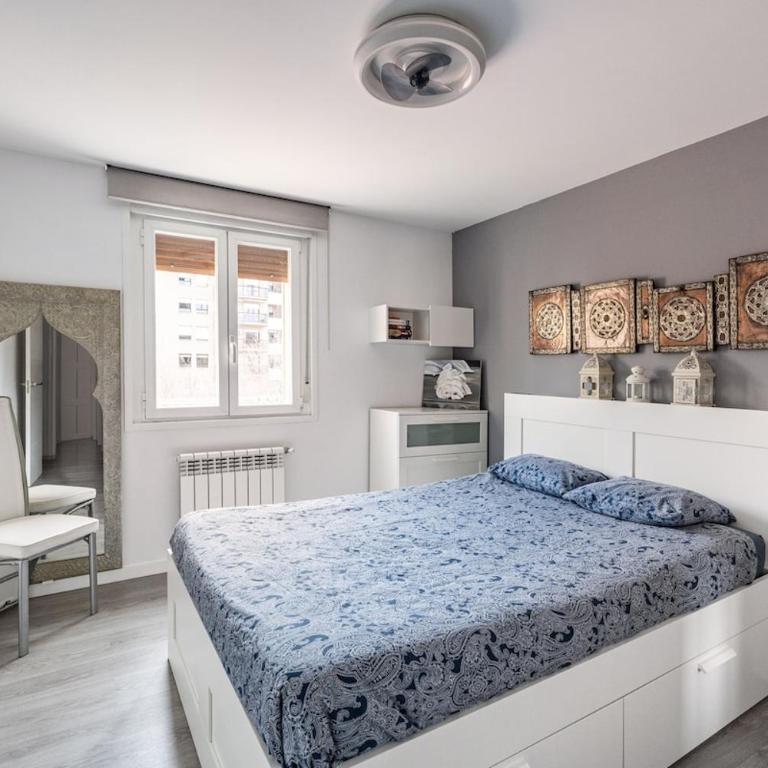 Apartamento Turístico Marcelo Celayeta AT Cerca del Centro - Three-Bedroom Apartment - 23