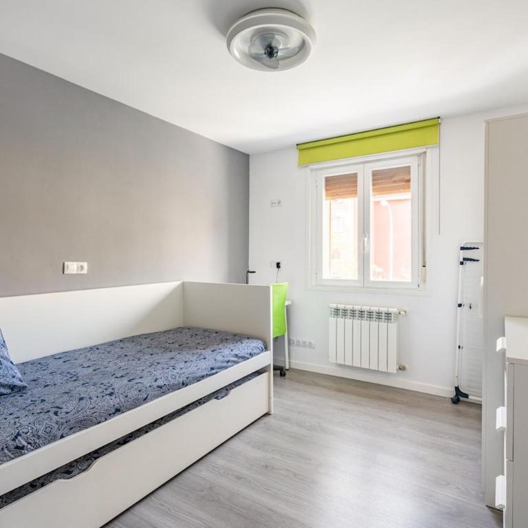 Apartamento Turístico Marcelo Celayeta AT Cerca del Centro - Three-Bedroom Apartment - 17