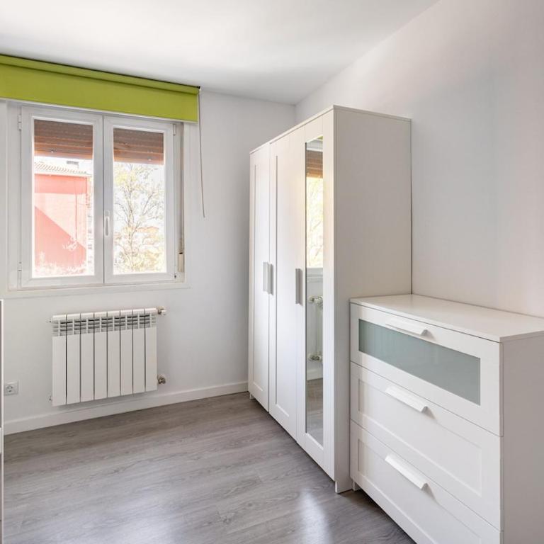 Apartamento Turístico Marcelo Celayeta AT Cerca del Centro - Three-Bedroom Apartment - 15