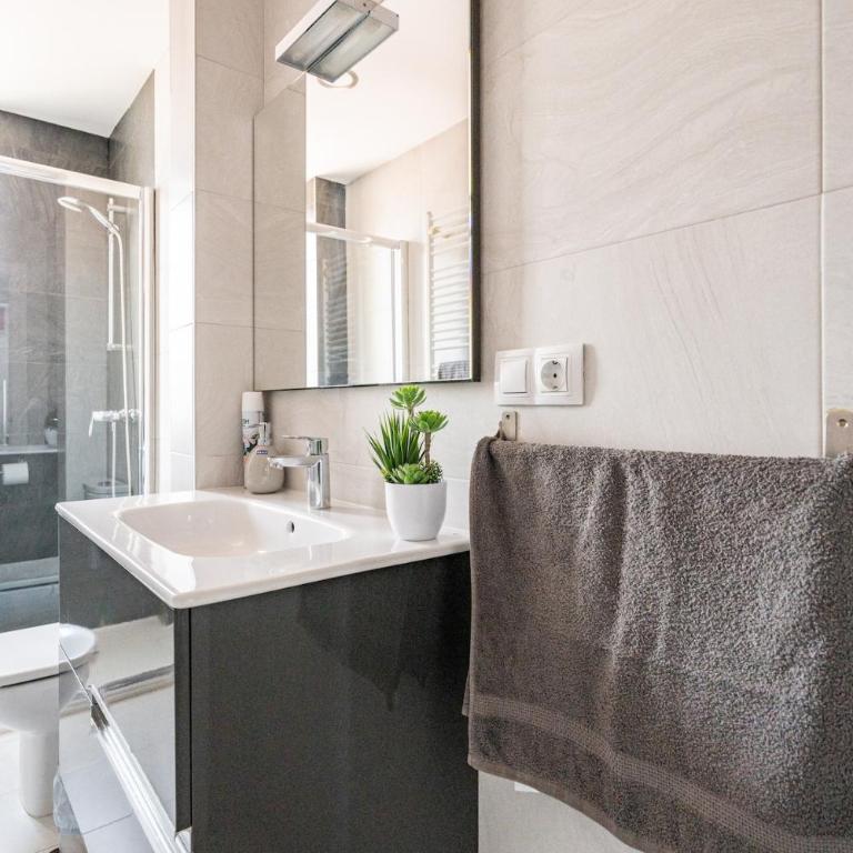 Apartamento Turístico Marcelo Celayeta AT Cerca del Centro - Three-Bedroom Apartment - 13