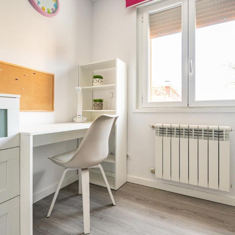Apartamento Turístico Marcelo Celayeta AT Cerca del Centro - Three-Bedroom Apartment - 8