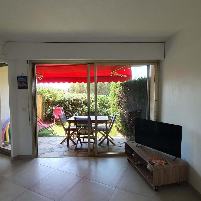 B084-Confort et serenite piscine et stationnement - Apartment - 7