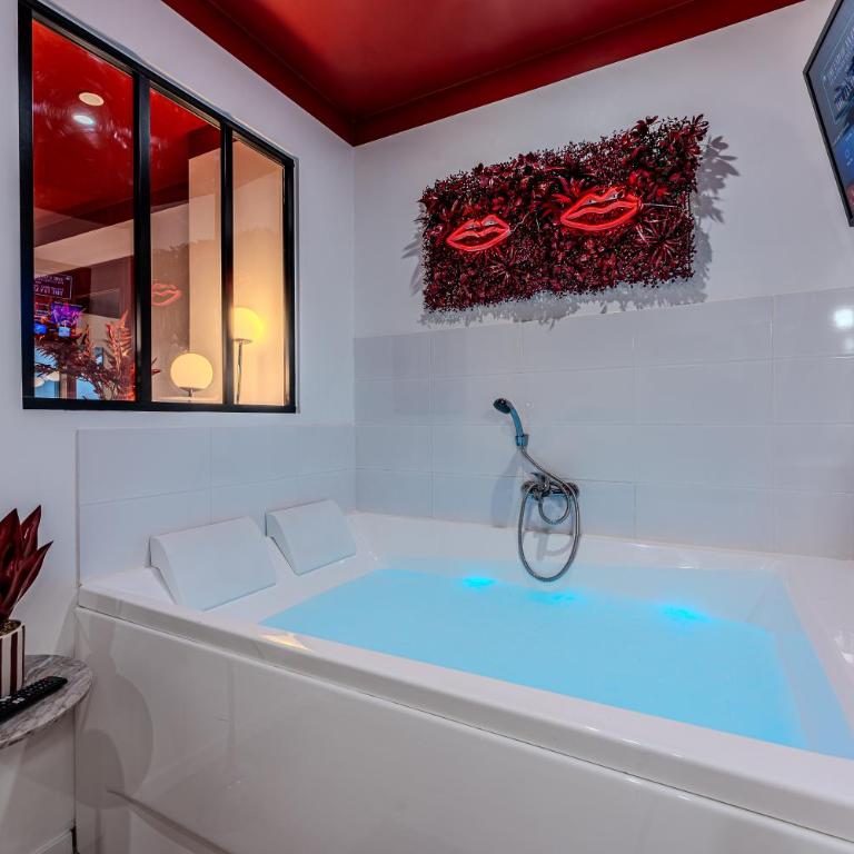 L'Écrin Rouge Escapade Romantique et Balnéo Privé - Apartment mit 1 Schlafzimmer - 23