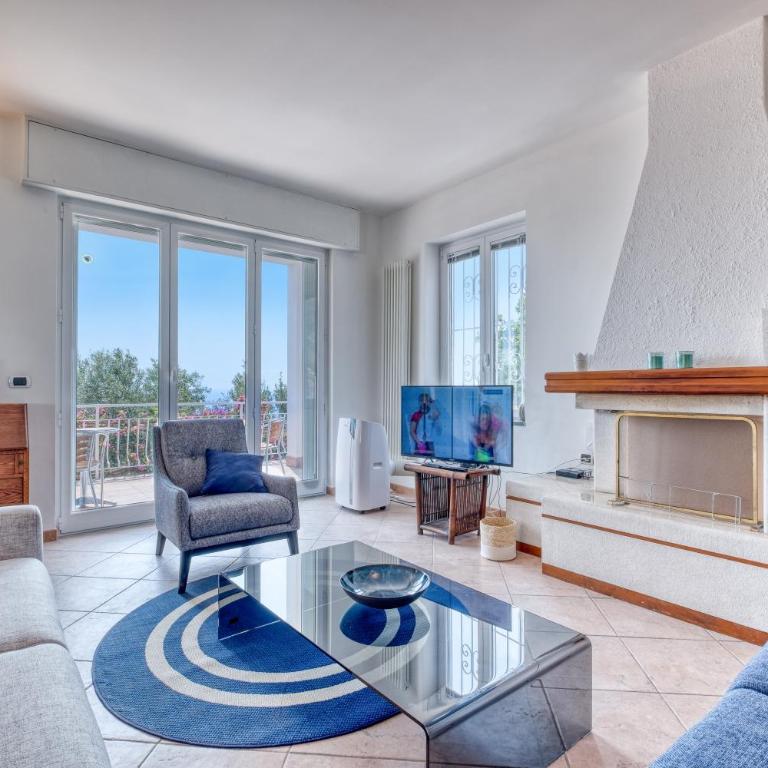 Villa Luce del Sol with Pool - Deluxe Two Bedroom Villa with Sea View - 10