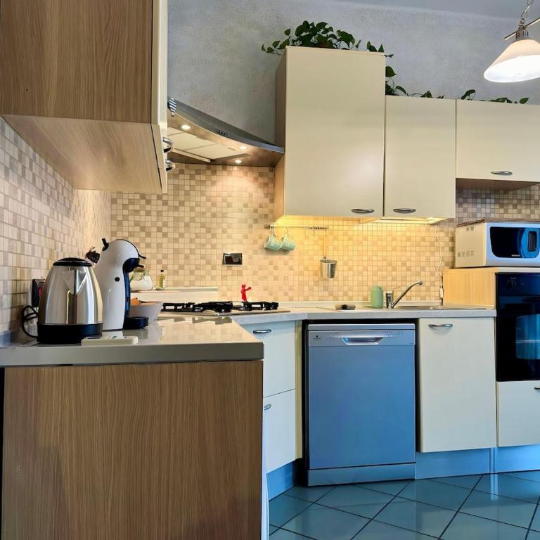 Spacious Home 8 Mins by Metro to City Center - Appartamento con 2 Camere da Letto - 25