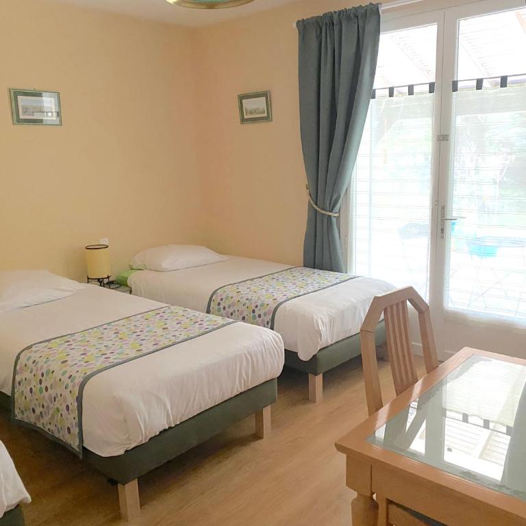 La Cachette d Oona, Chambres d hôtes au calme - Chambre Triple avec Salle de Bains Privative - 1
