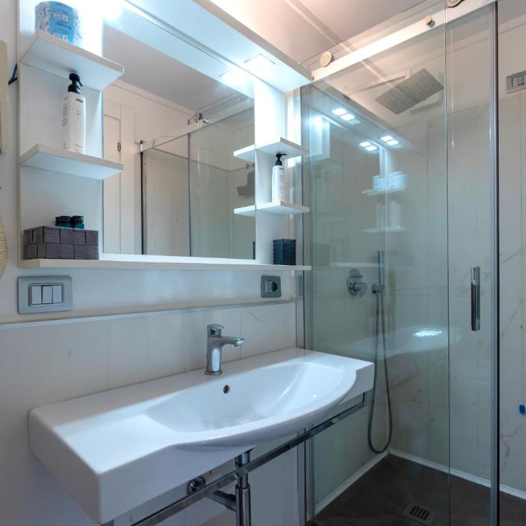 Il Tesoro Smart Suite & SPA - Suite Deluxe con Vasca Idromassaggio - 3