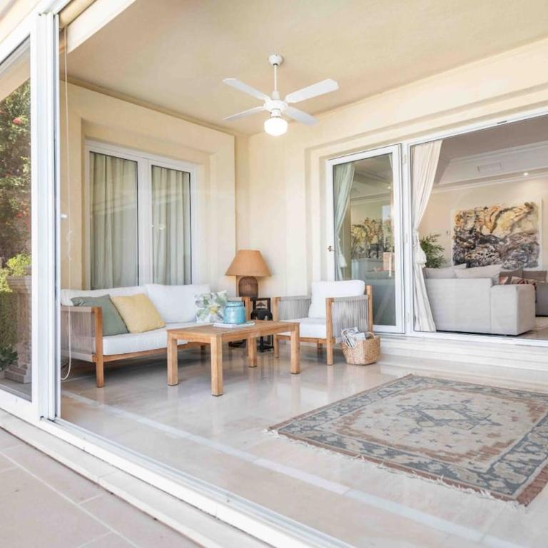 Luxury Sea View Villa with Pool & Terrace REMS - Villa - 21