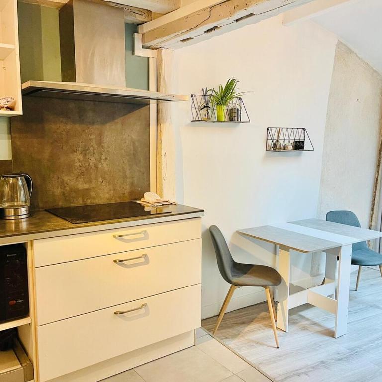 Charmante maison triplexe avec jardinet - Vacation Home - 33