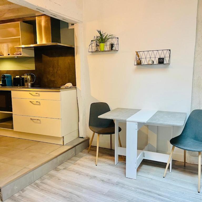 Charmante maison triplexe avec jardinet - Vacation Home - 15