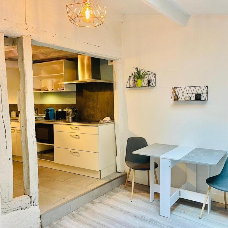 Charmante maison triplexe avec jardinet - Vacation Home - 30