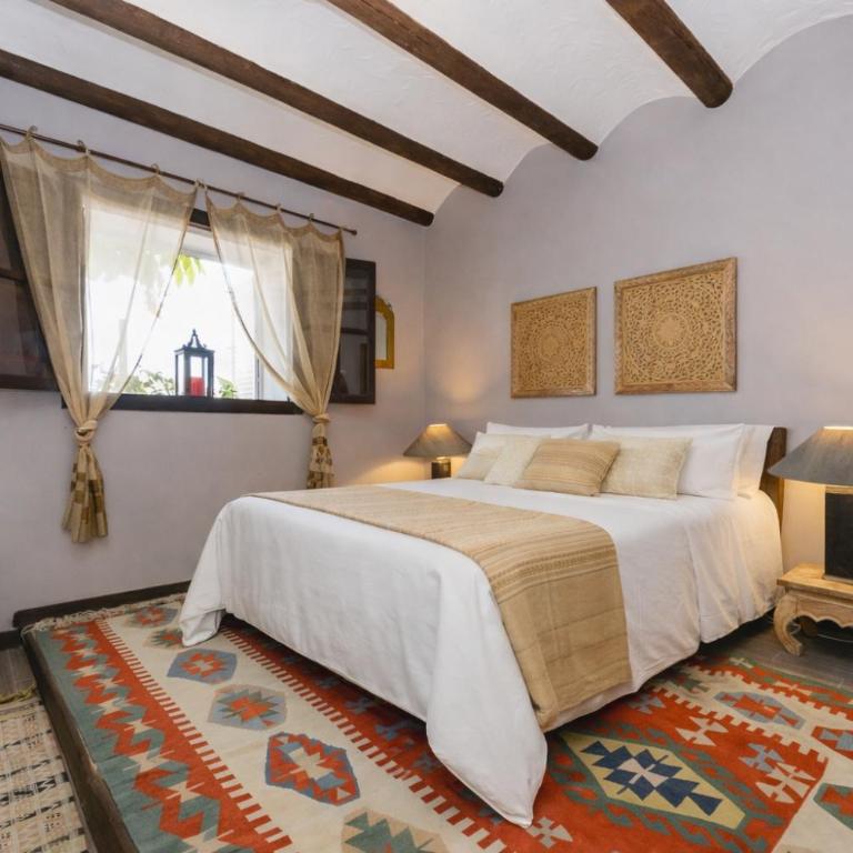 Al Alba Townhouse with Community Pool and Padel - Four-Bedroom House - 43