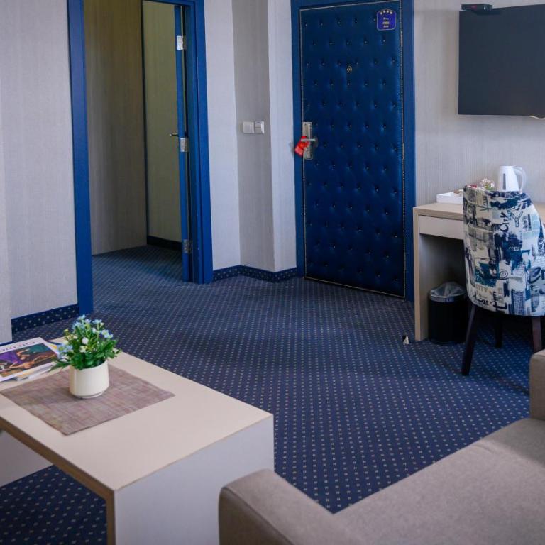 Five Points Square - City Center - One-Bedroom Suite - 5