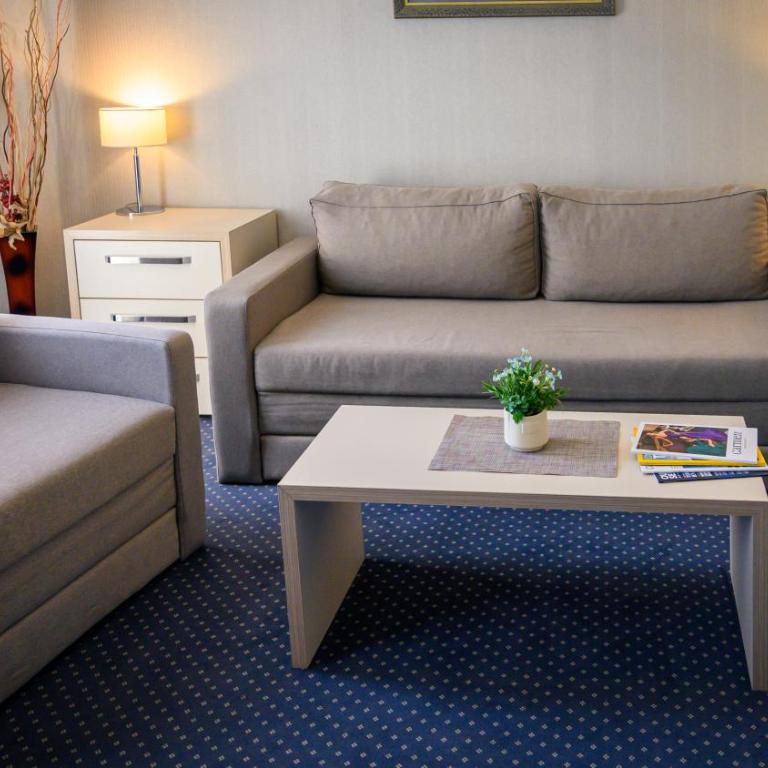 Five Points Square - City Center - One-Bedroom Suite - 3