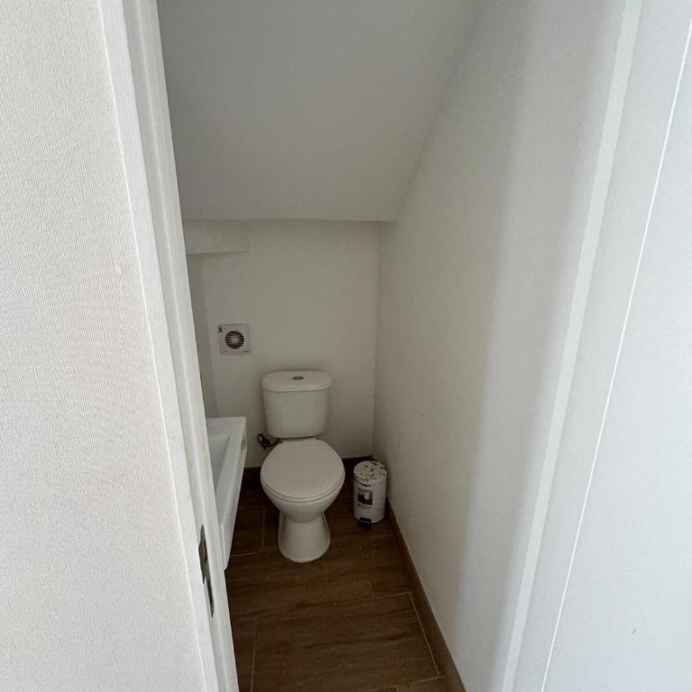Casa tranquila en barrio residencial - Three-Bedroom Home - 2