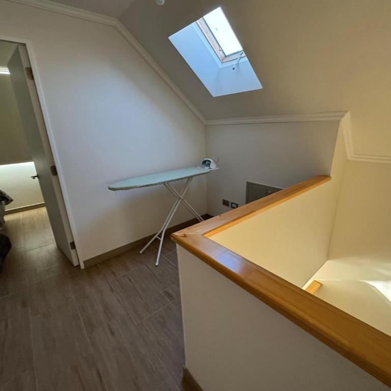 Casa tranquila en barrio residencial - Three-Bedroom Home - 4