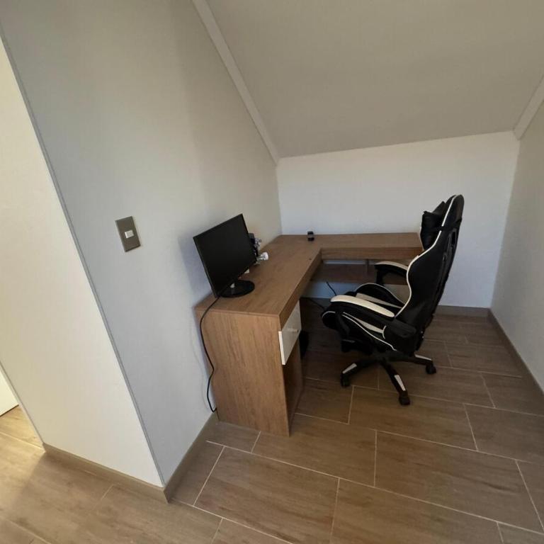 Casa tranquila en barrio residencial - Three-Bedroom Home - 6