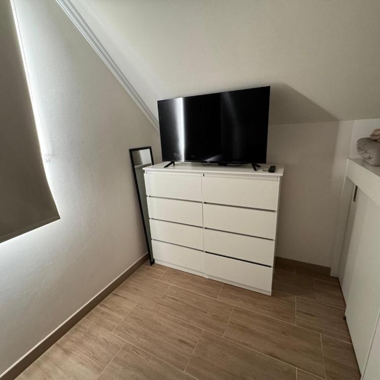 Casa tranquila en barrio residencial - Three-Bedroom Home - 8