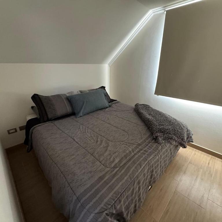 Casa tranquila en barrio residencial - Three-Bedroom Home - 10