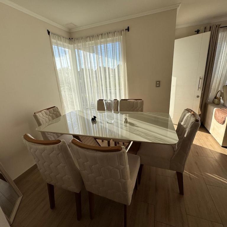 Casa tranquila en barrio residencial - Three-Bedroom Home - 15