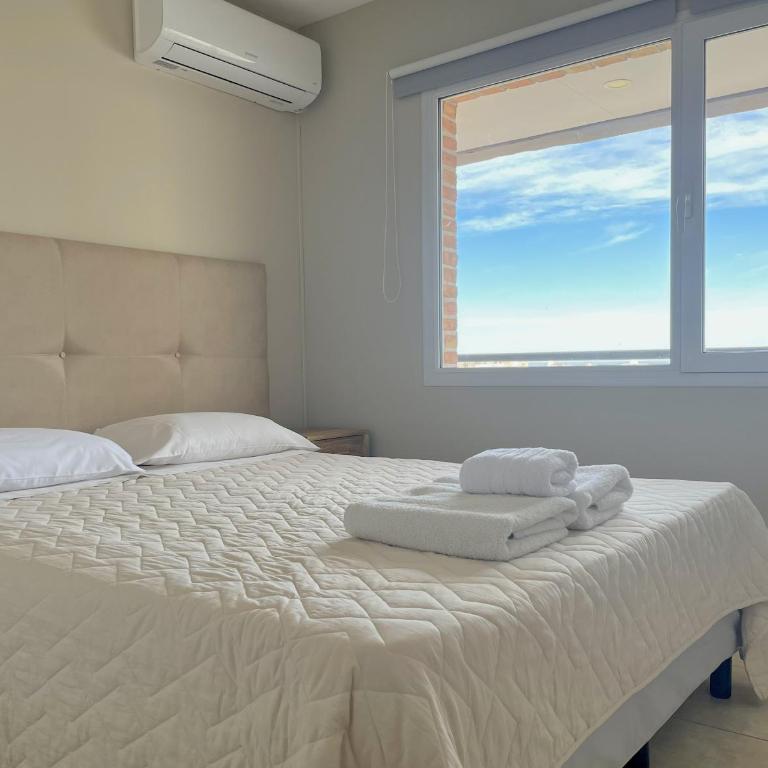 Departamentos amplios y luminosos en zona Leloir - Apartamento Estándar de 1 dormitorio - 2