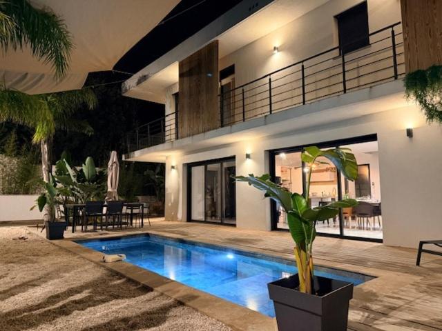 Villa bord de mer avec piscine et jardin tropical - Seaside villa with pool and tropical garden - Villa 3 Chambres - 37