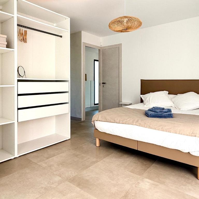 Villa bord de mer avec piscine et jardin tropical - Seaside villa with pool and tropical garden - Villa 3 Chambres - 38