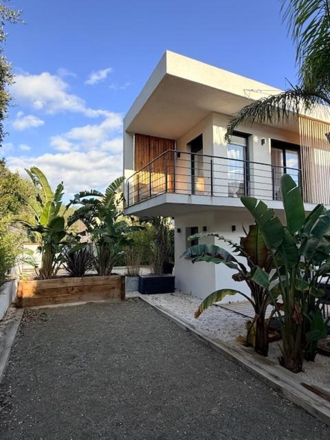 Villa bord de mer avec piscine et jardin tropical - Seaside villa with pool and tropical garden - Villa 3 Chambres - 44