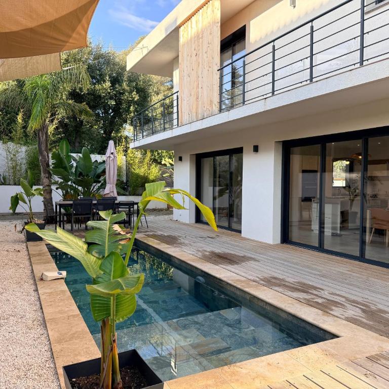 Villa bord de mer avec piscine et jardin tropical - Seaside villa with pool and tropical garden - Villa 3 Chambres - 45