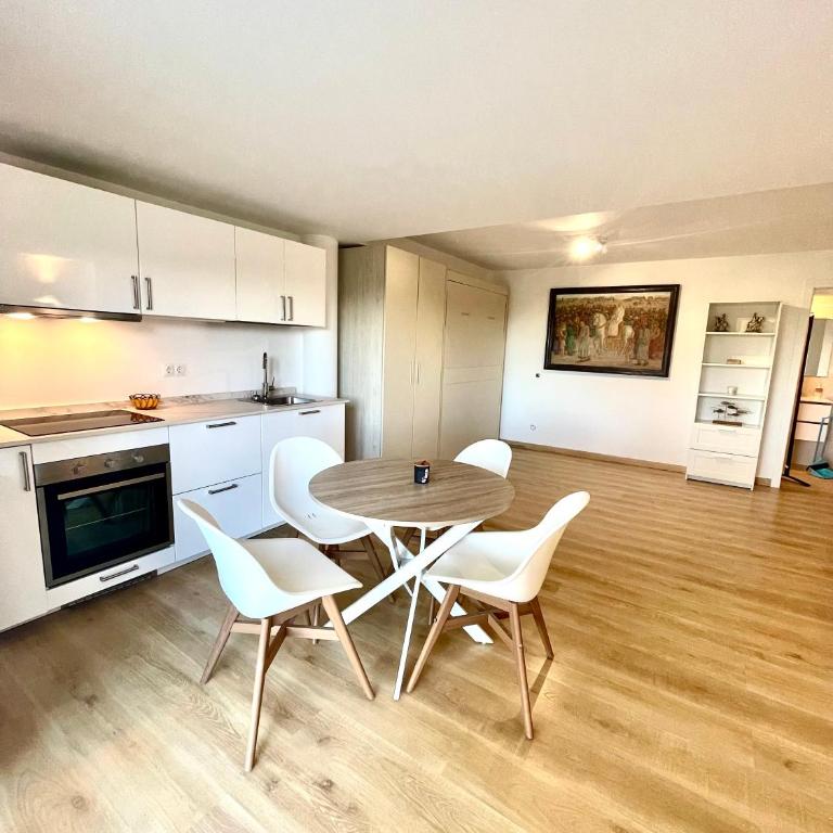 GRAND VILLA Costa del Sol, 10 bedrooms, sleeps up to 30, sea view - Villa - 71