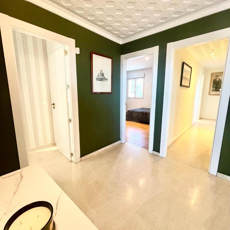 GRAND VILLA Costa del Sol, 10 bedrooms, sleeps up to 30, sea view - Villa - 39