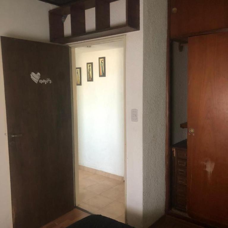 Amplio Dpto para 5 personas, SOLO FAMILIAS, cerca del Puerto y centro de Alem - Three-Bedroom Apartment - 2