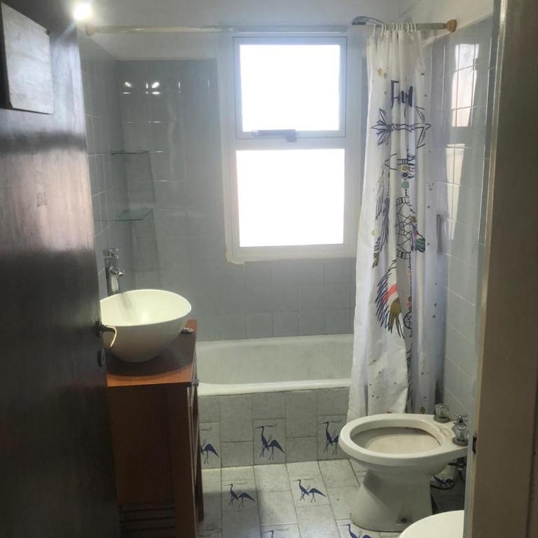 Amplio Dpto para 5 personas, SOLO FAMILIAS, cerca del puerto y centro de Alem - Apartamento de 3 dormitorios - 3