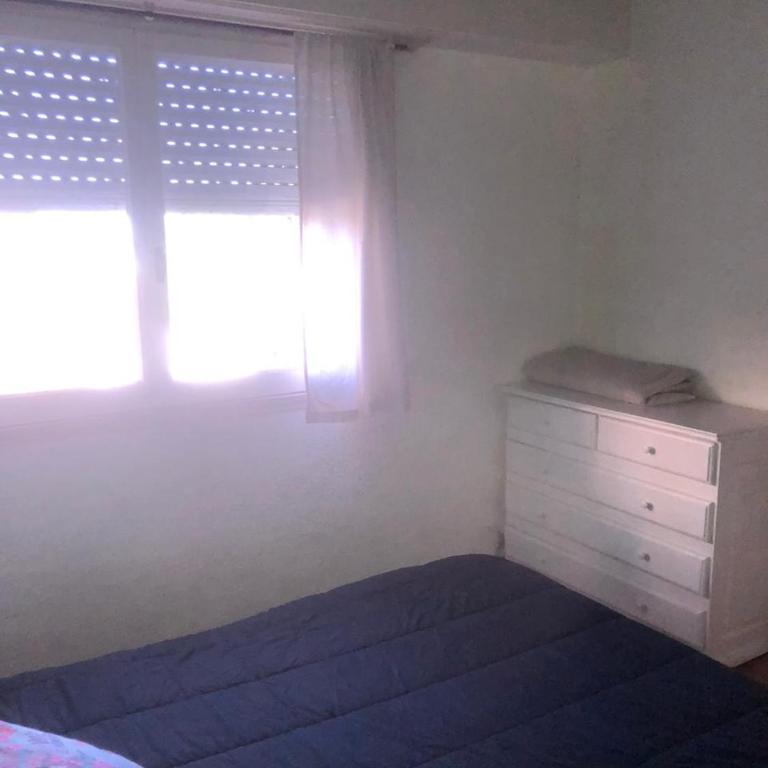 Amplio Dpto para 5 personas, SOLO FAMILIAS, cerca del Puerto y centro de Alem - Three-Bedroom Apartment - 6